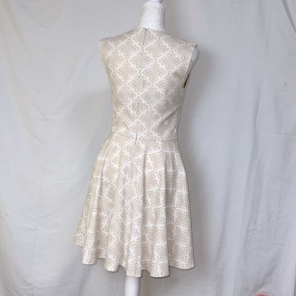 Diane Von Furstenberg Cream and Beige Jeannie Henna Print Sleeveless Dress -Sz 6 - Picture 3 of 13
